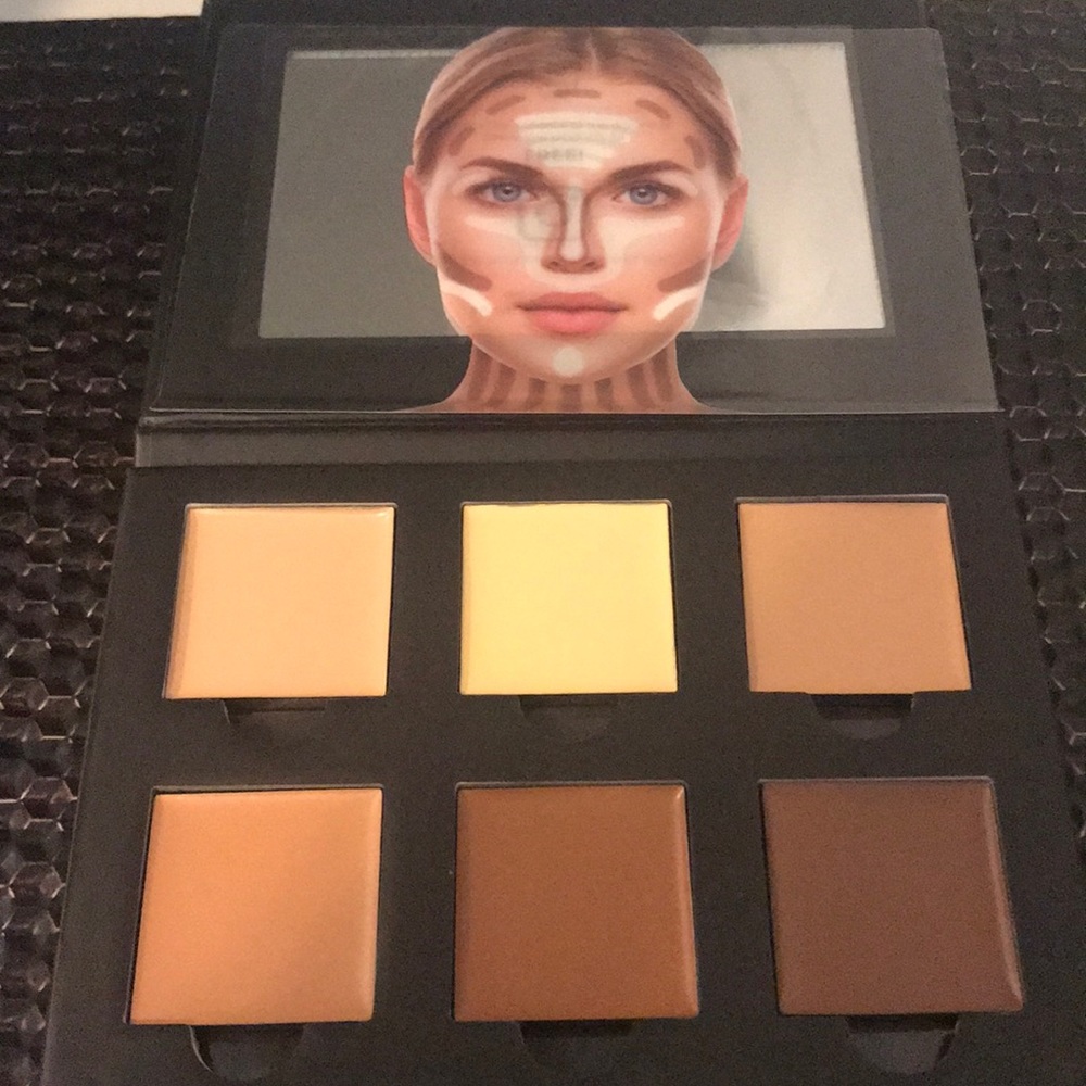Aesthetica cream countour pallet *New